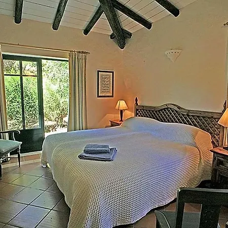 Villa Sleeps 10 Pool Air Con Wifi *