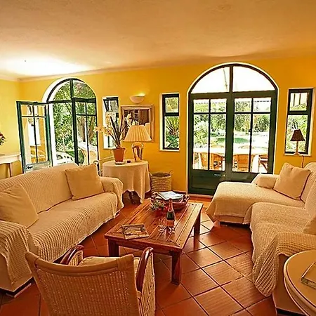 Sleeps 10 Pool Air Con Wifi Lagos