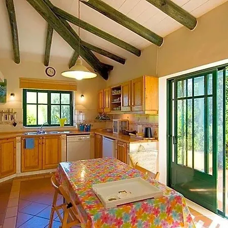 Villa Sleeps 10 Pool Air Con Wifi