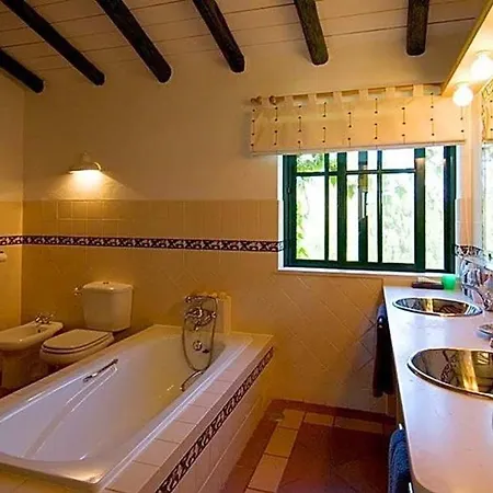 Sleeps 10 Pool Air Con Wifi * Lagos